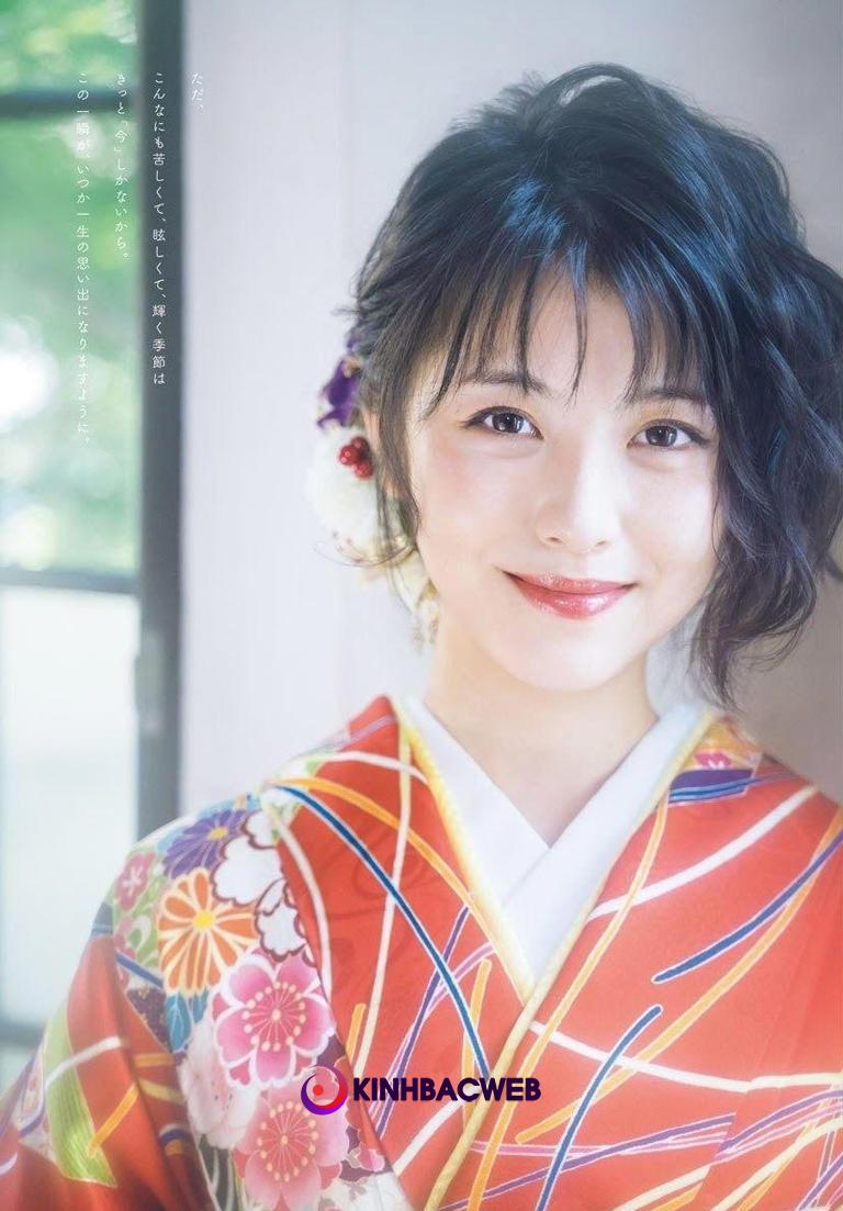 Hamabe Minami - Mỹ nữ Kimono thế hệ mới của xứ sở Phù Tang đứng thứ 6 nhờ gương mặt xinh đẹp tựa như sương sớm, vừa trong trẻo sinh động, vừa có khí chất kiêu kỳ lạnh lùng. "Hamabe Minami xinh như bông tuyết tinh khiết, có vẻ đẹp ửng hồng của hoa anh đào", "Mặc Kimono quá hợp, đây có lẽ là diễn viên mặc Kimono đẹp nhất tôi từng biết"... Đó là những bình luận khen ngợi "có cánh" của khán giả dành cho nữ diễn viên.