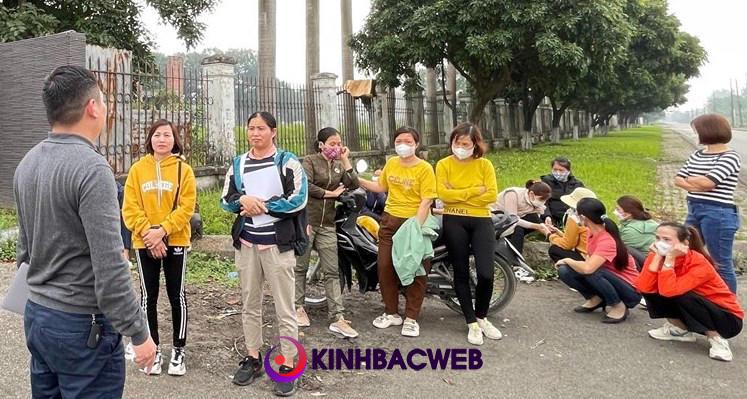Người lao động Chi nhánh Công ty CP Dệt 19.5 Hà Nội tại Hà Nam phản ánh việc họ bị lãnh đạo Công ty nợ BHXH kéo dài. Ảnh: Hà Anh