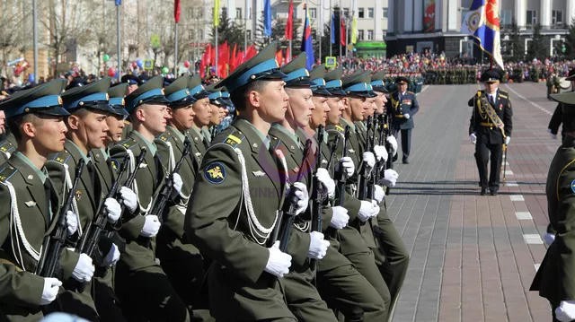 Duyệt binh ở thành phố Ulan-Ude, thủ phủ Cộng hòa Buryat, thuộc Nga - Ảnh: RIA NOVOSTI