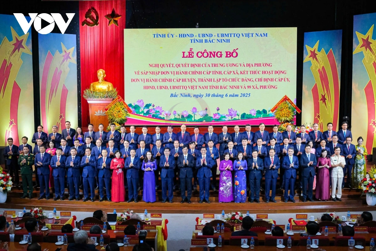 Toàn cảnh buổi lễ công bố quyết định thành lập 99 xã, phường tỉnh Bắc Ninh mới