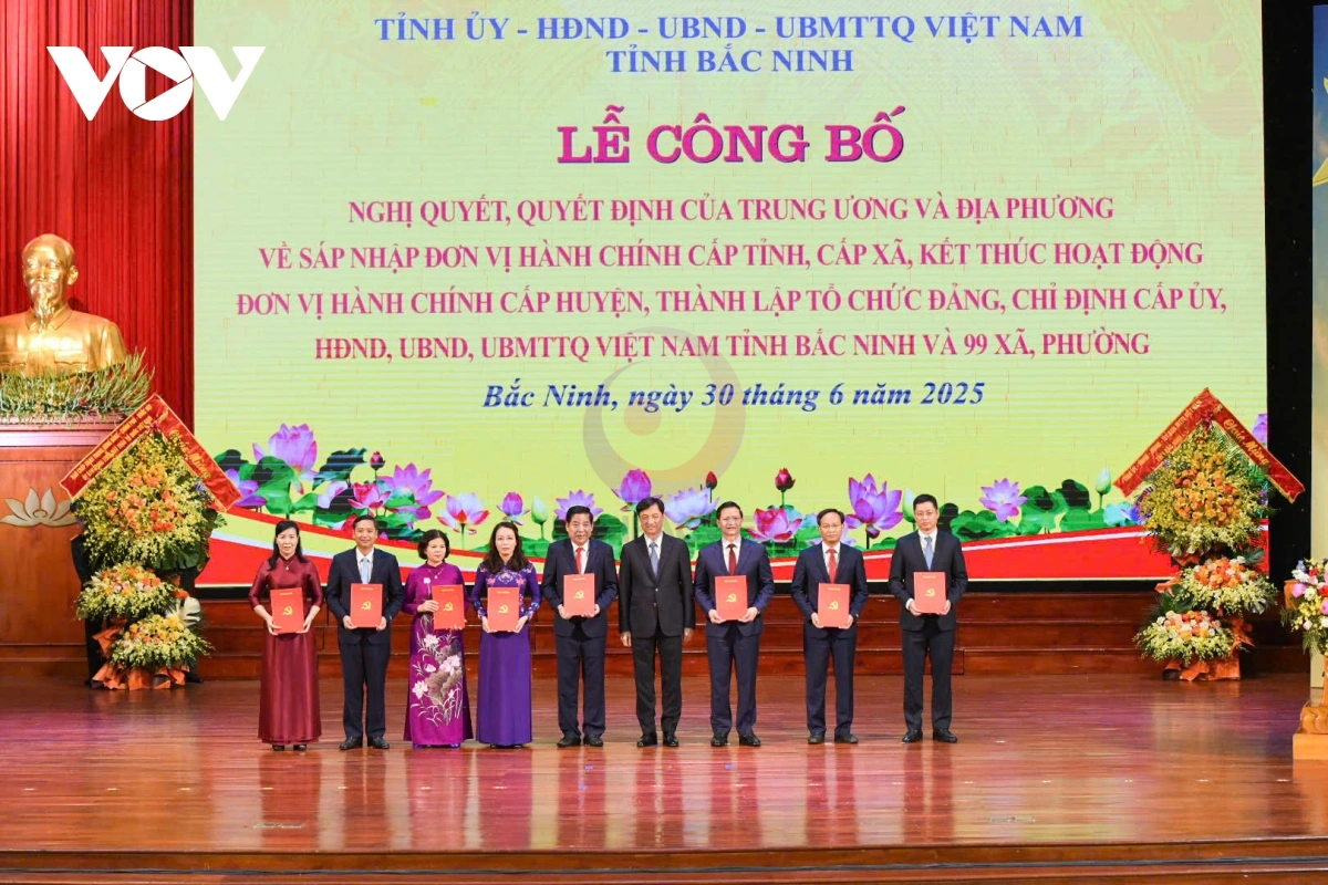 Toàn cảnh buổi lễ công bố quyết định thành lập 99 xã, phường tỉnh Bắc Ninh mới