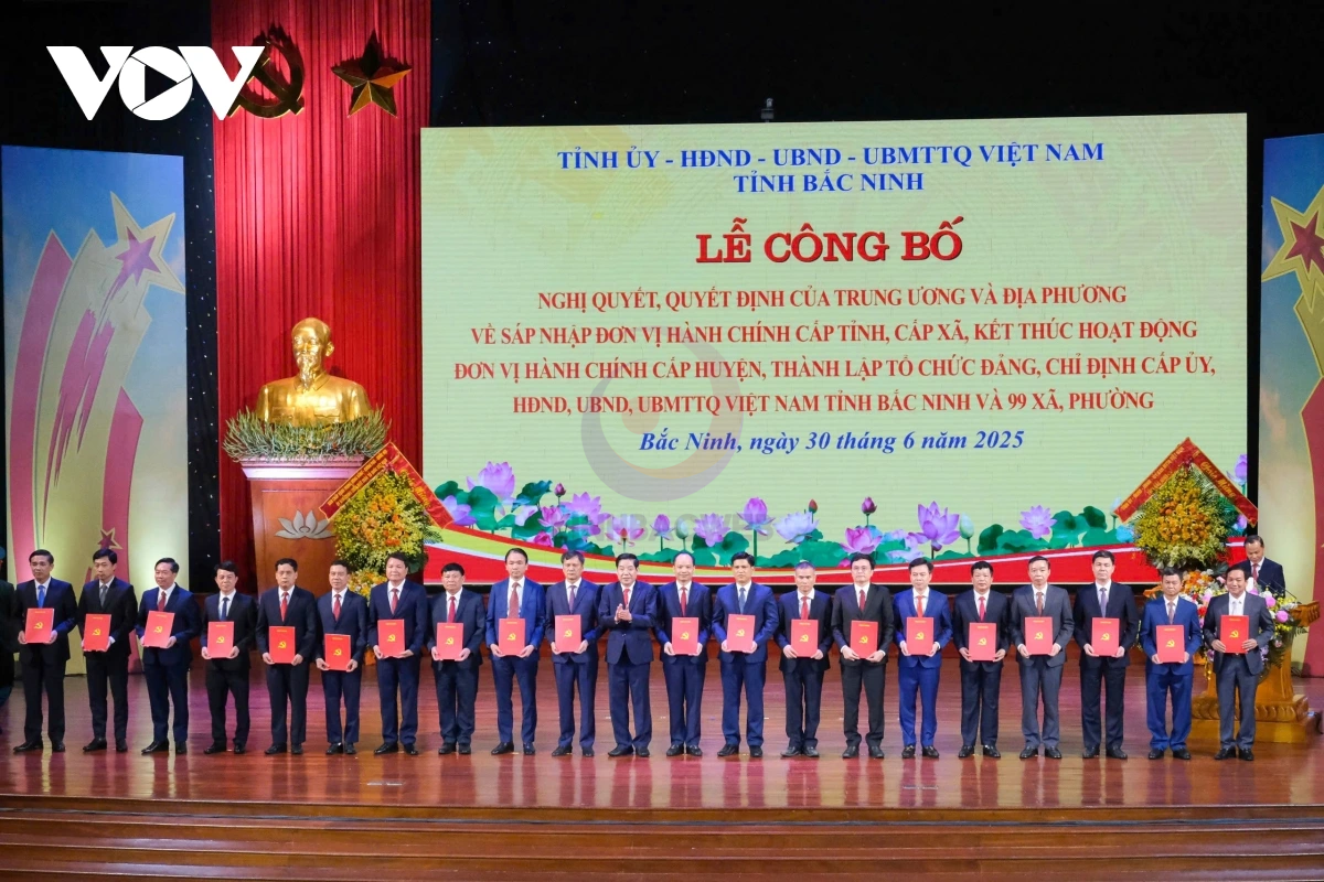 Toàn cảnh buổi lễ công bố quyết định thành lập 99 xã, phường tỉnh Bắc Ninh mới