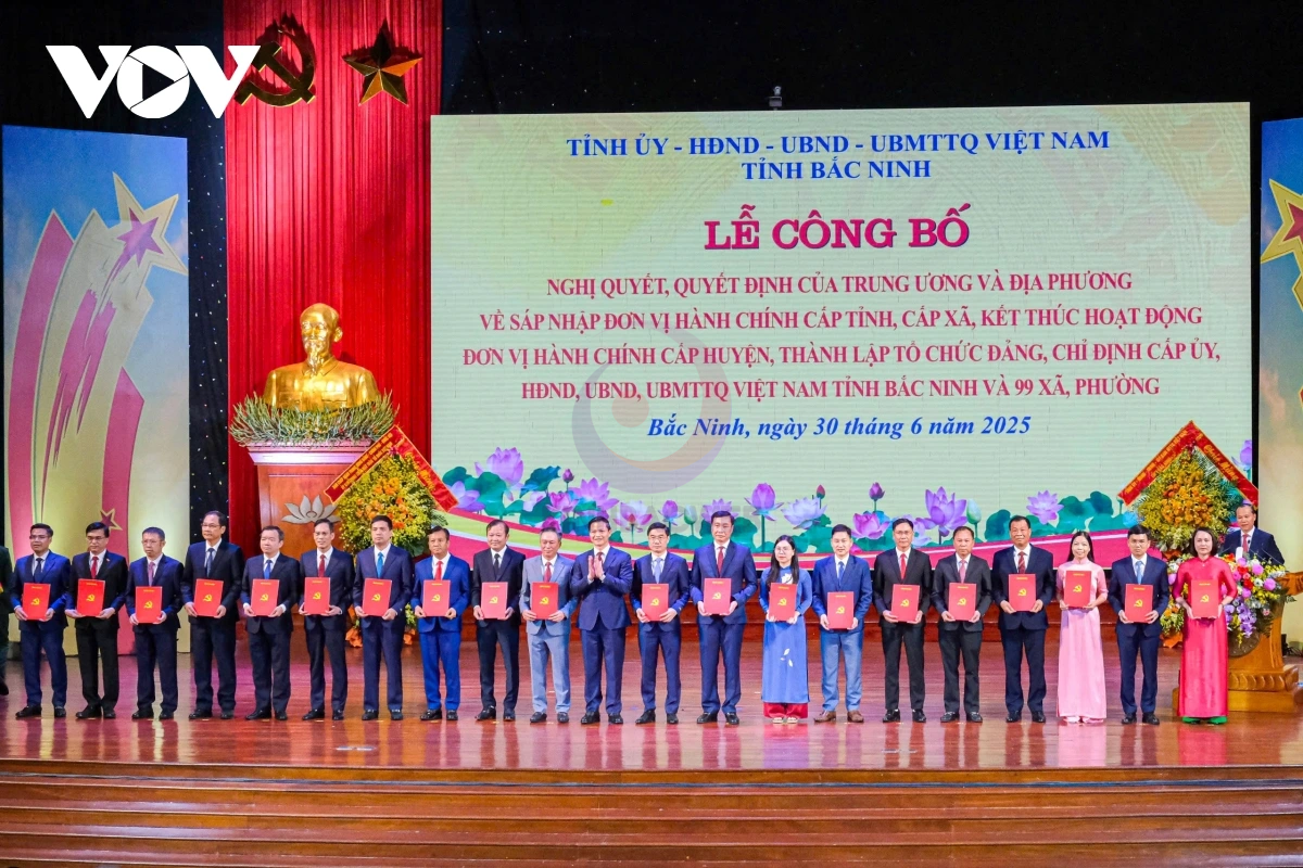 Toàn cảnh buổi lễ công bố quyết định thành lập 99 xã, phường tỉnh Bắc Ninh mới